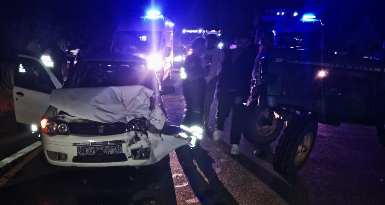 Karabük’te otomobil traktörle çarpıştı: 4 yaralı