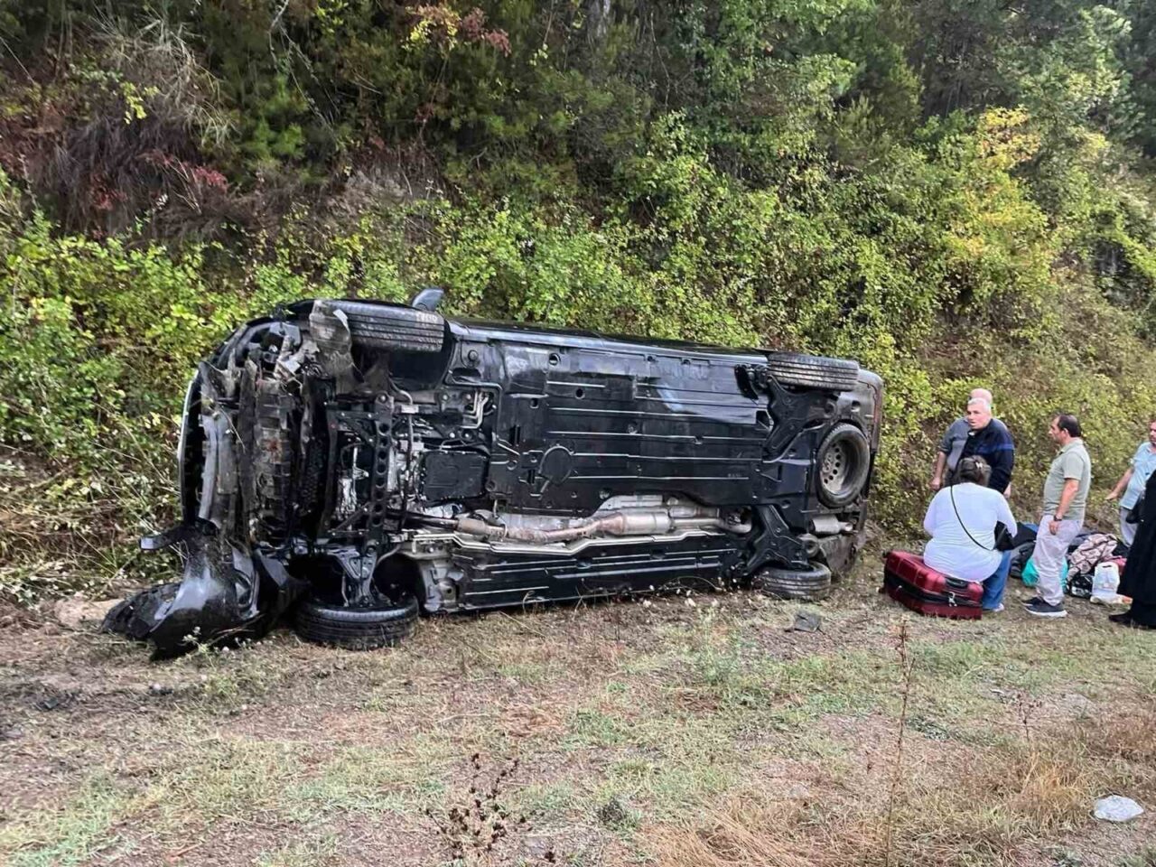 Kastamonu’da hafif ticari araç takla attı: 3 yaralı
