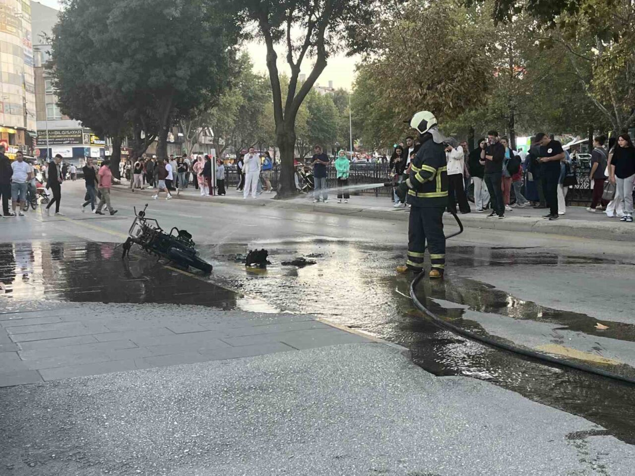 Kastamonu’da seyir halindeki motosiklet alev alev yandı