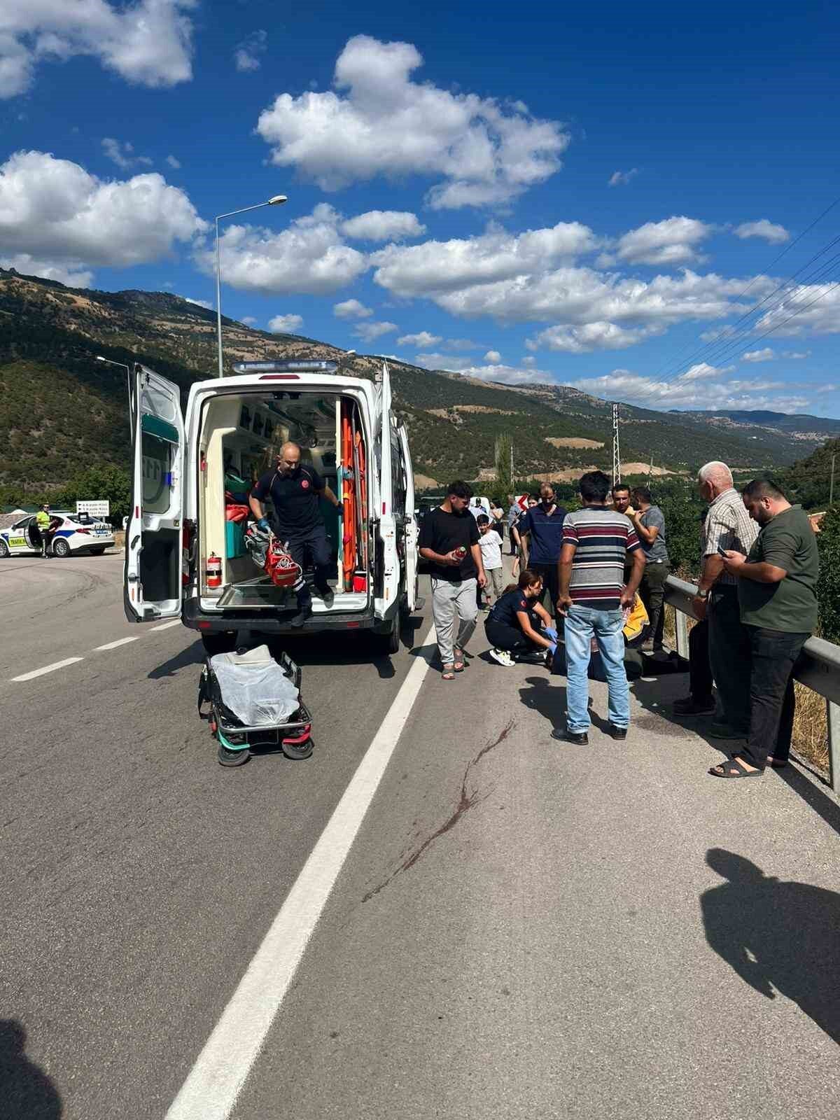 Kavşakta otomobilin çarptığı yaya hayatını kaybetti