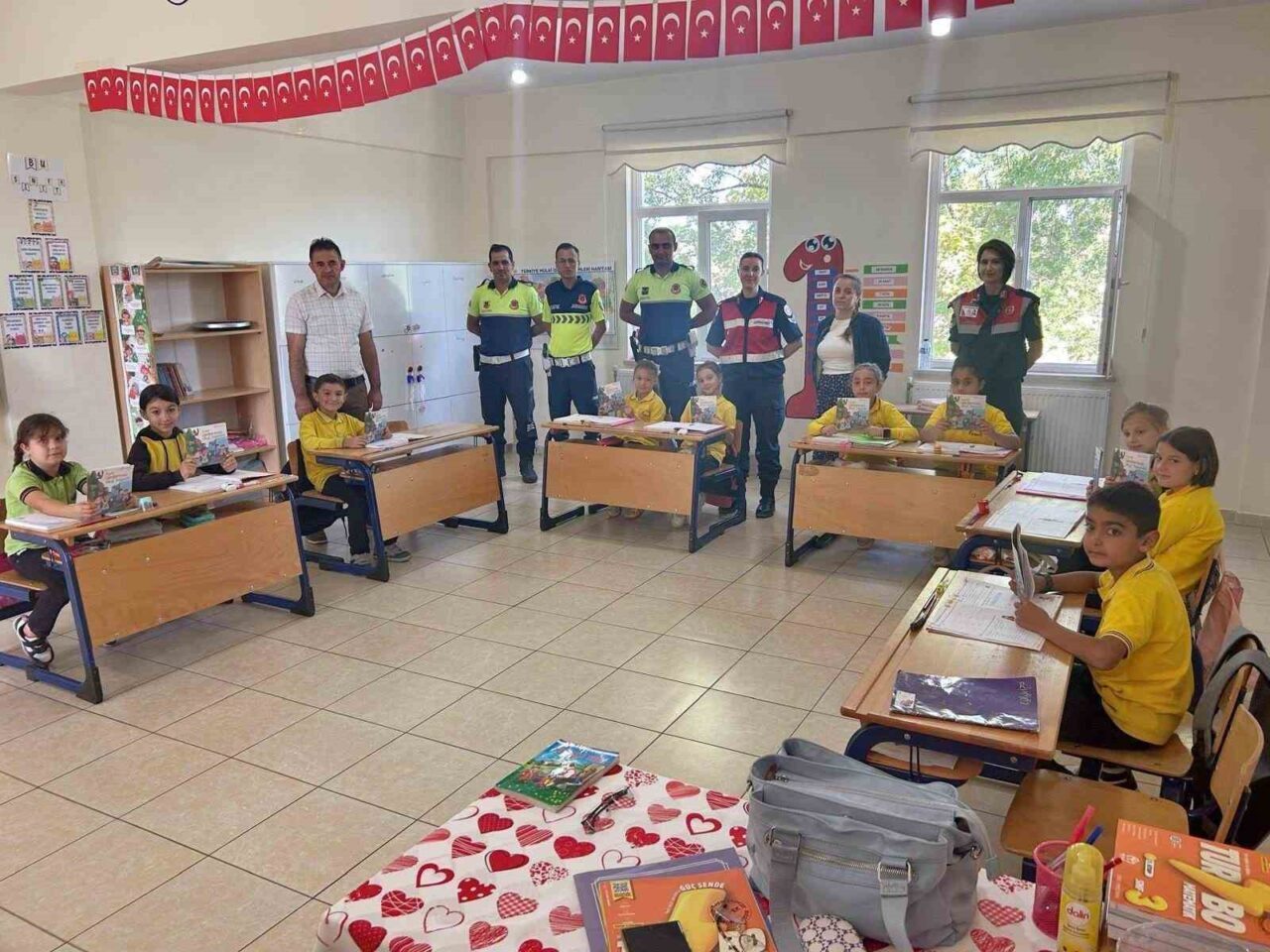 Kütahya’da jandarmadan öğrencilere trafik eğitimi