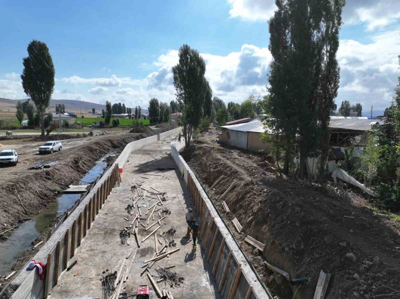 Oruçbeyli köyünde 2. kısım taşkın kontrol inşaatında çalışmalar sürüyor