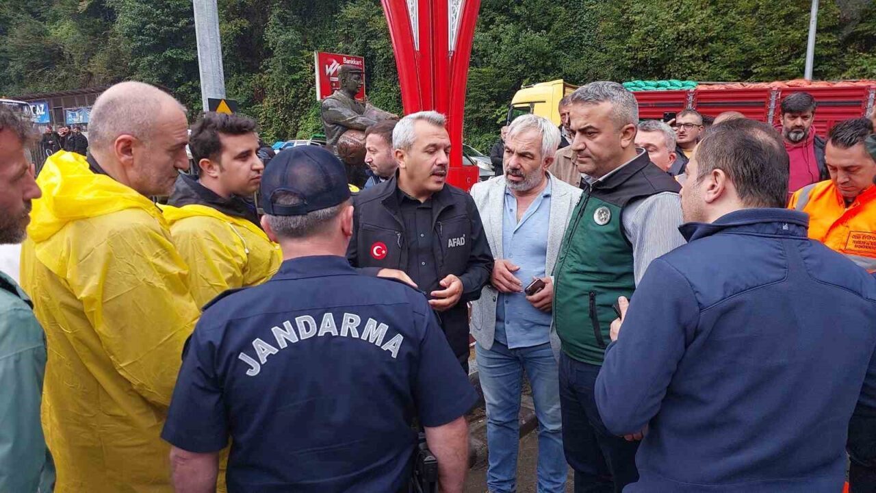 Rize Valisi Selim Baydaş: "Yer yer 150-175 kilogram yağış aldık; bazı yerlerde 200 kilogram yağış oldu"