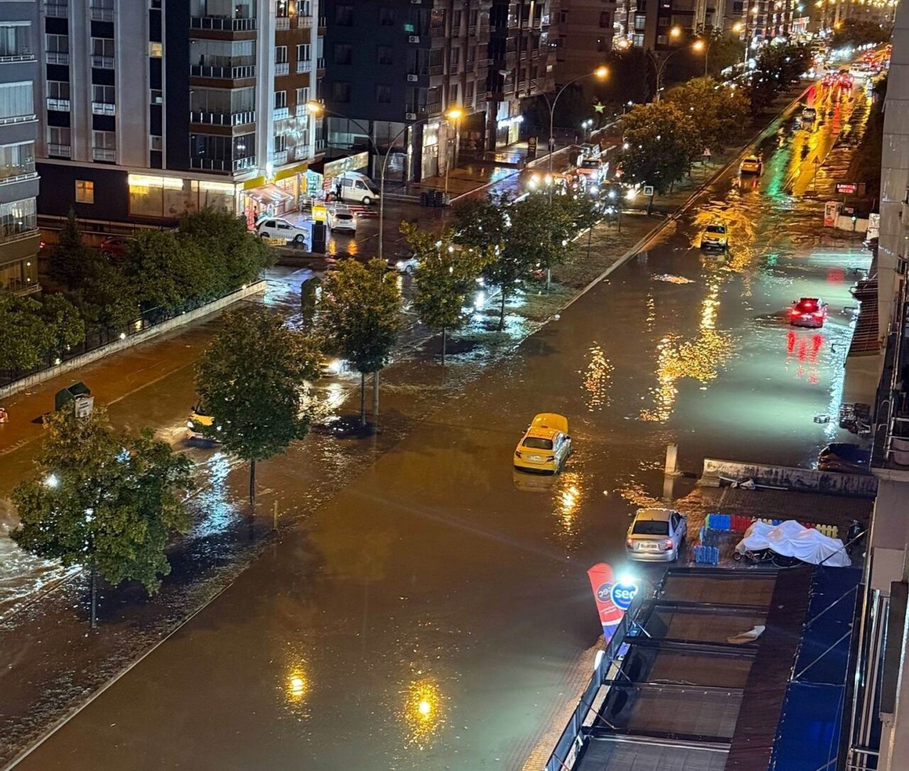 Samsun’da sağanak yağış: Atakum’da ev ve iş yerlerini su bastı