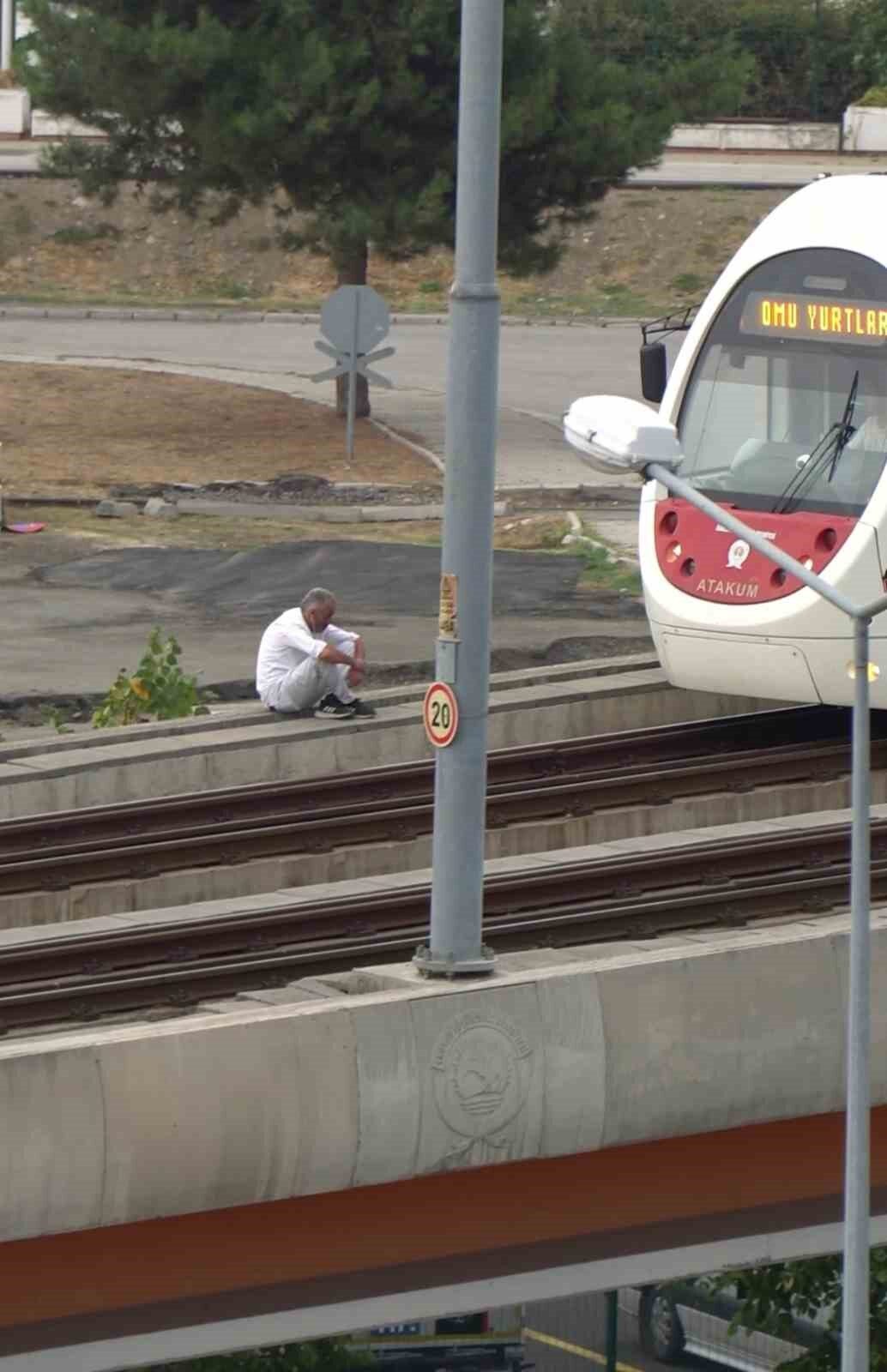 Samsun’da tramvay üst geçidinde şaşkına çeviren anlar