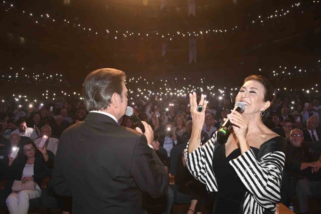 Sanat Güneşi Zeki Müren Osmangazi’de en sevilen şarkılarıyla anıldı