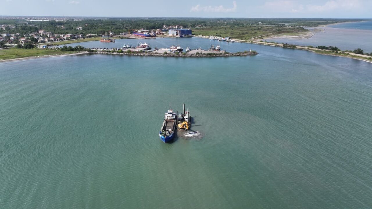 Terme Limanı’nda kum temizliği başladı