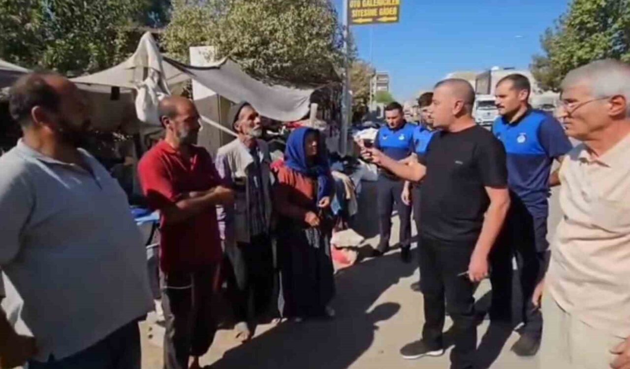 Zabıta müdürü pazarcı esnafını sıraya dizip azarladı
