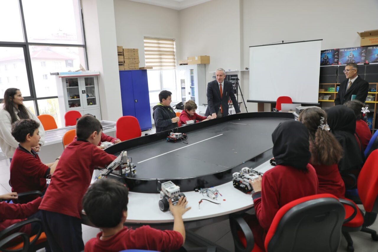 Ağrı’da "KodlAğrı" projesi ile 125 bin öğrenci teknoloji eğitimi alıyor