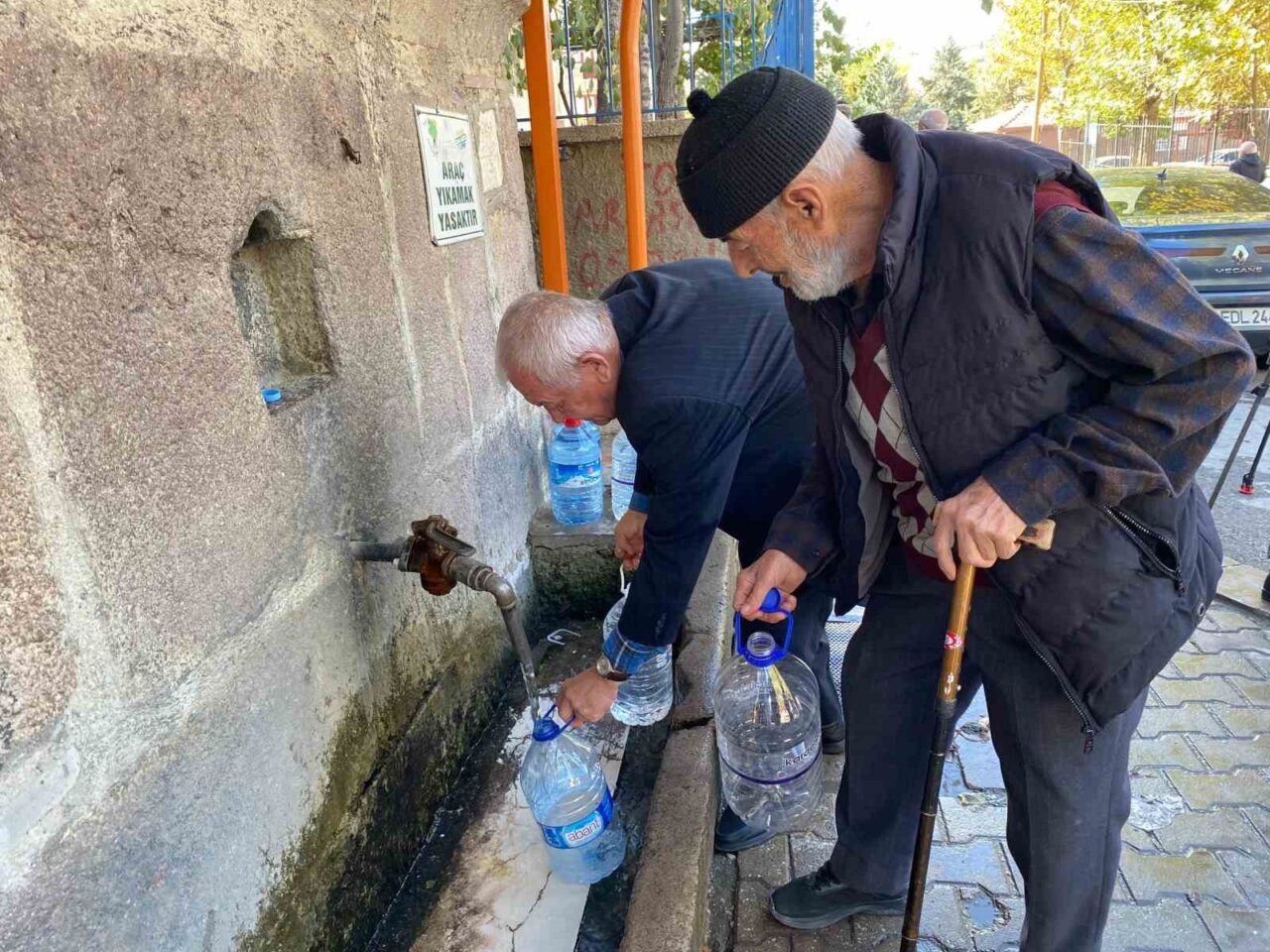 Ankara’da su kuyrukları uzadıkça tepkiler artıyor