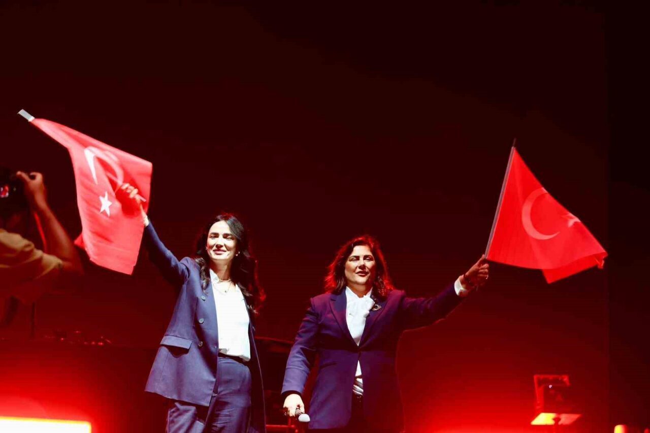 Aydın’da Cumhuriyet coşkusu: 60 bin kişi Aydınfest’in finalinde buluştu