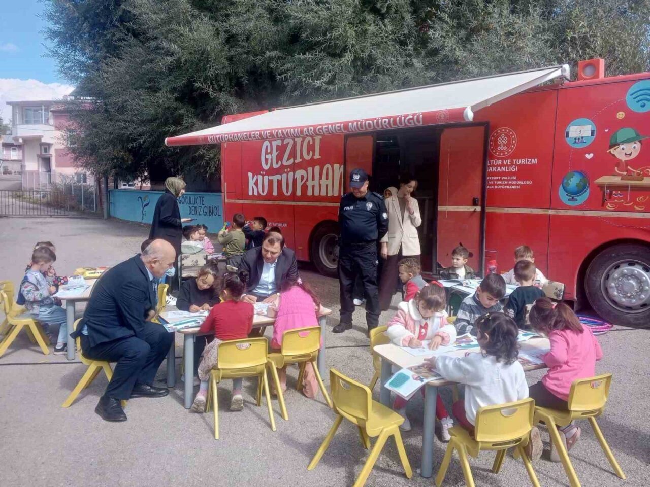 Aydıntepe’de anaokul öğrencilerine ‘Gezici Kütüphane’ tanıtıldı