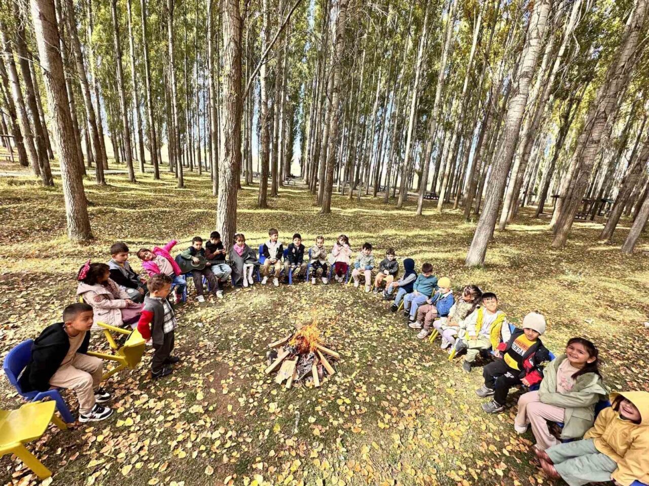 Aydıntepe’de anaokulu öğrencilerine sonbahar mevsimi doğada anlatıldı