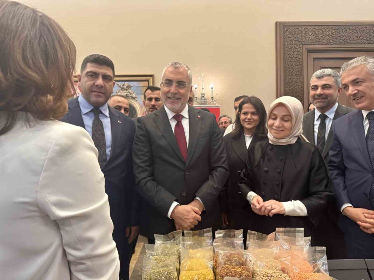 Bakan Işıkhan: "1 milyon 634 bin 56 kadın işe yerleştirildi"