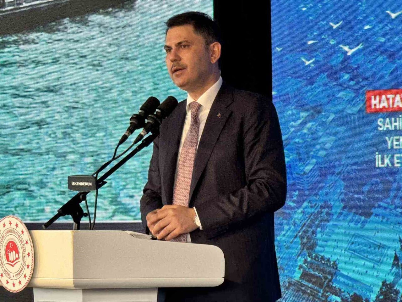 Bakan Kurum, "2025’in sonunda; 153 bini Hatay’ımızda olmak üzere 453 bininci evimizin anahtarını da yine Hatay’da teslim edeceğiz"