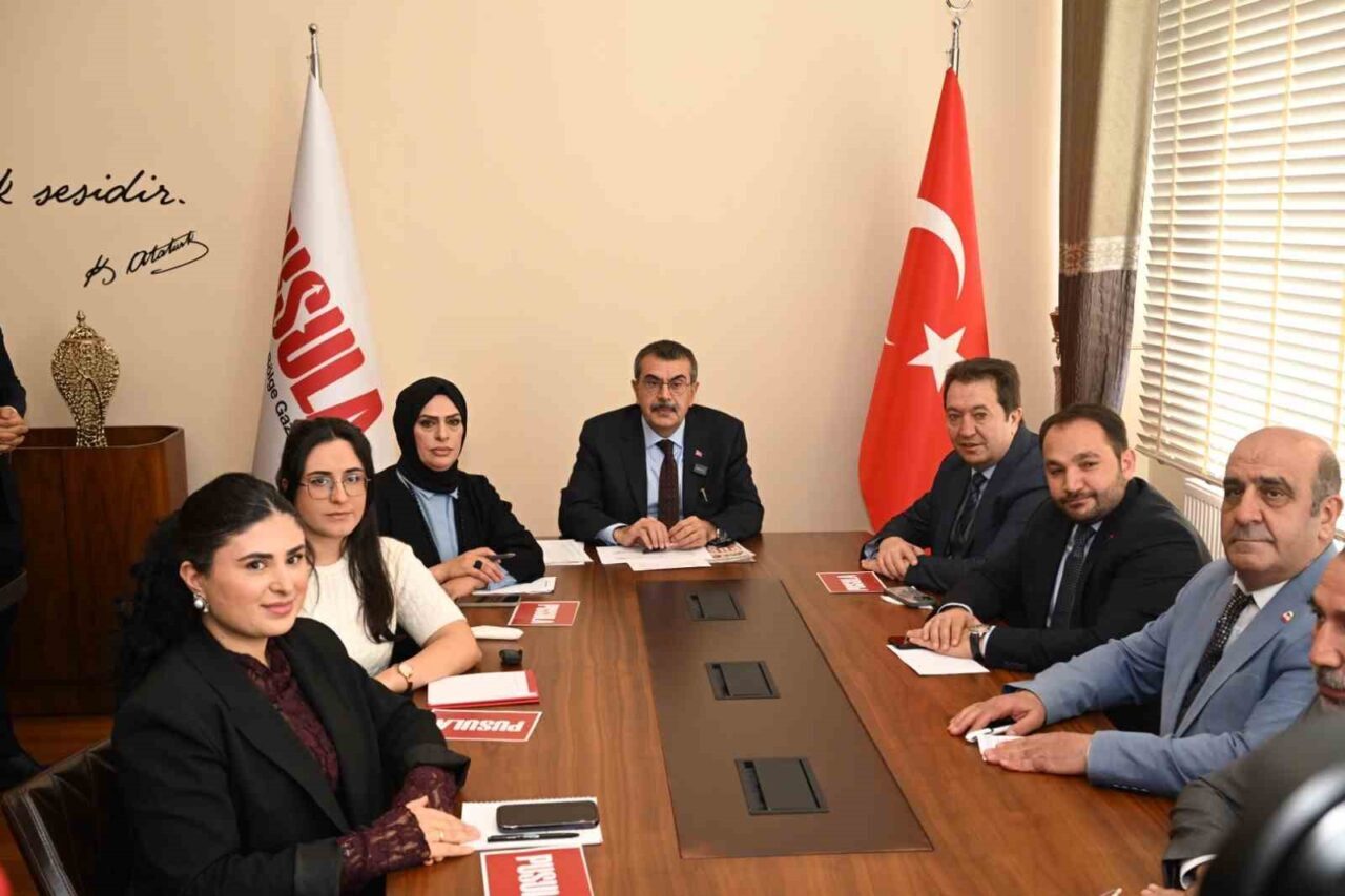 Bakan Tekin: "CHP’liler 12 yıllık zorunlu eğitime ne demişler görsünler, oynadıkları bir tiyatro, makul önerileri varsa dinlerim"