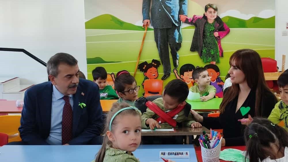 Bakan Tekin: "Hepimizin bir eksiği, bir engeli var"