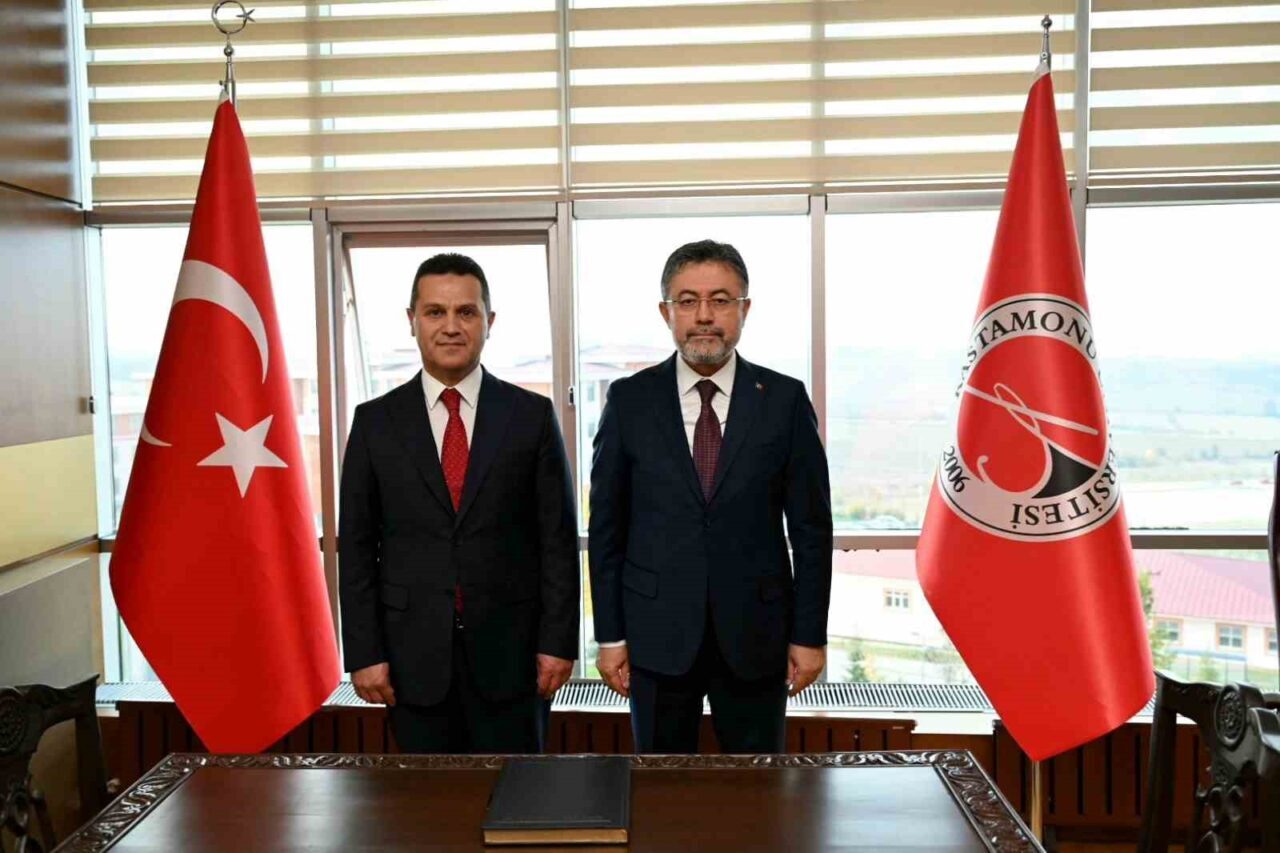 Bakan Yumaklı, Rektör Topal’dan çalışmalarla ilgili bilgi aldı