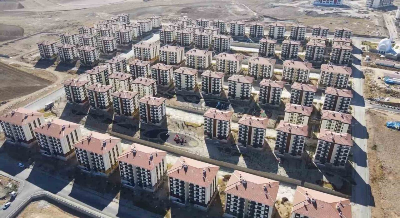 Başkan Albayrak’tan TOKİ’ye yer tahsisi yapmayan CHP’li belediyelere tepki