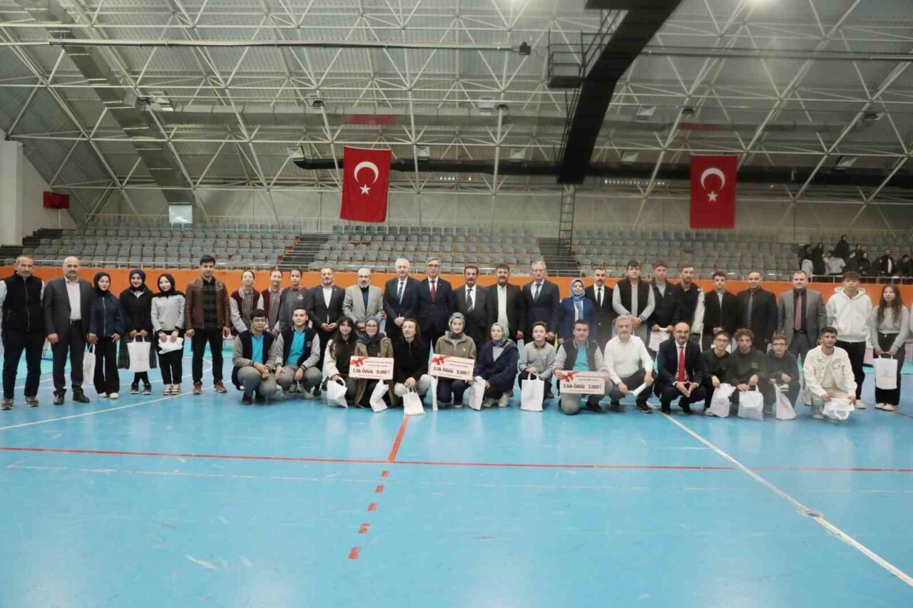Bayburt’ta Liseler Arası Bilgi Yarışması yapıldı