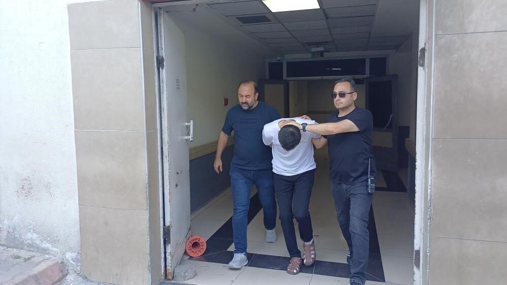 Camide boğazını kesip öldürdüğü adamın karısına "Şimdi git kocanın leşini topla" demiş