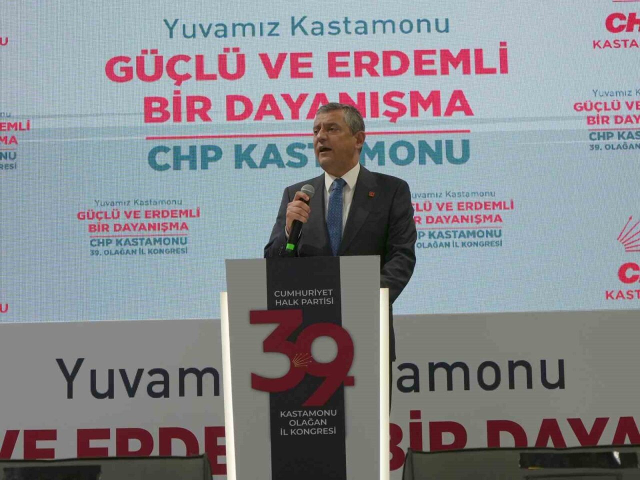 CHP Genel Başkanı Özel, CHP Kastamonu İl Başkanlığı 39. İl Kongresi’ne katıldı