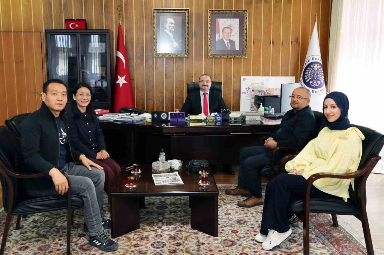 Çinli yatırımcılar Erzurum Teknokent’te incelemelerde bulundu