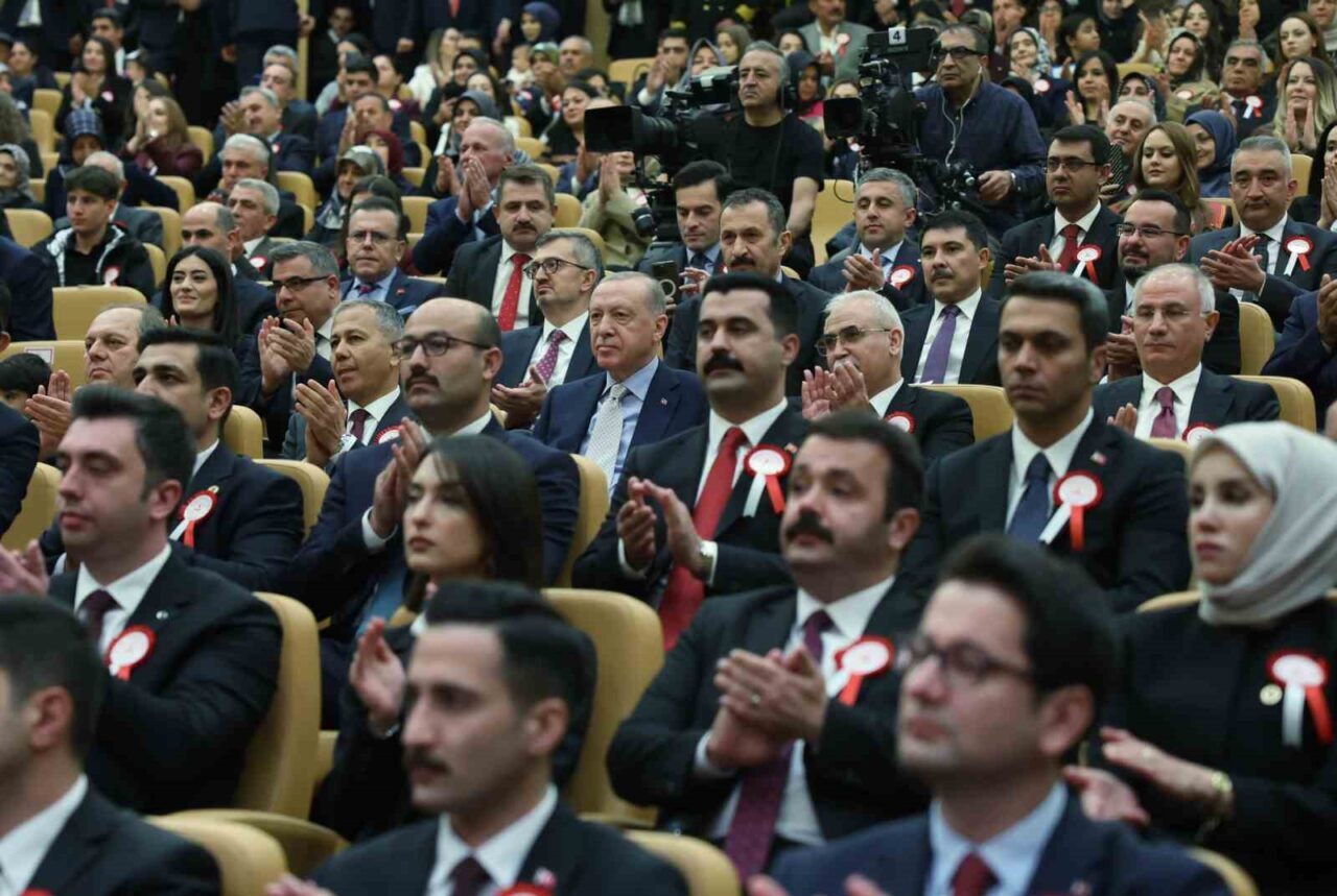 Cumhurbaşkanı Erdoğan: "783 bin kilometrekarelik vatan toprağında yaşayan herkes devletimizin eşit ve onurlu birer vatandaşıdır"