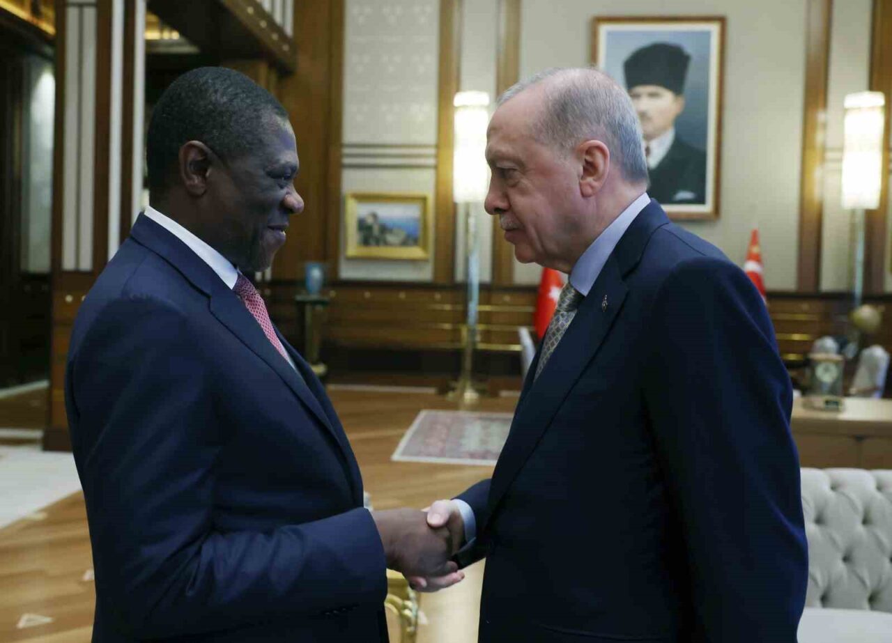 Cumhurbaşkanı Erdoğan, Cumhurbaşkanlığı Külliyesinde Güney Afrika Cumhuriyeti Cumhurbaşkanı Yardımcısı Paul Mashatile’yi kabul etti.