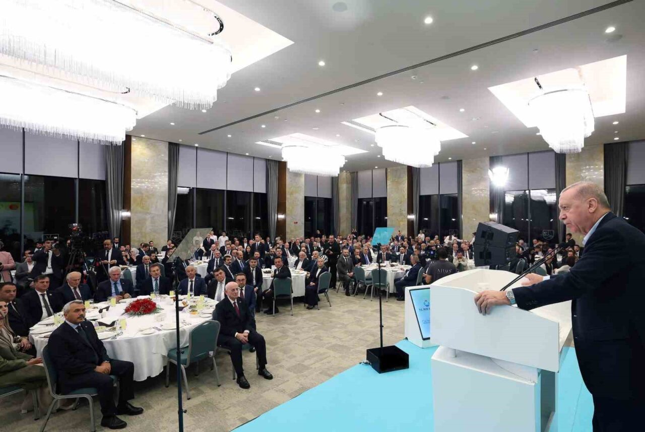 Cumhurbaşkanı Erdoğan: "Gençleri ve aile kurumunu hedef alan dijital saldırıların dozu günden güne artıyor, bu tehlikelerle mücadele hepimizin asli görevi"