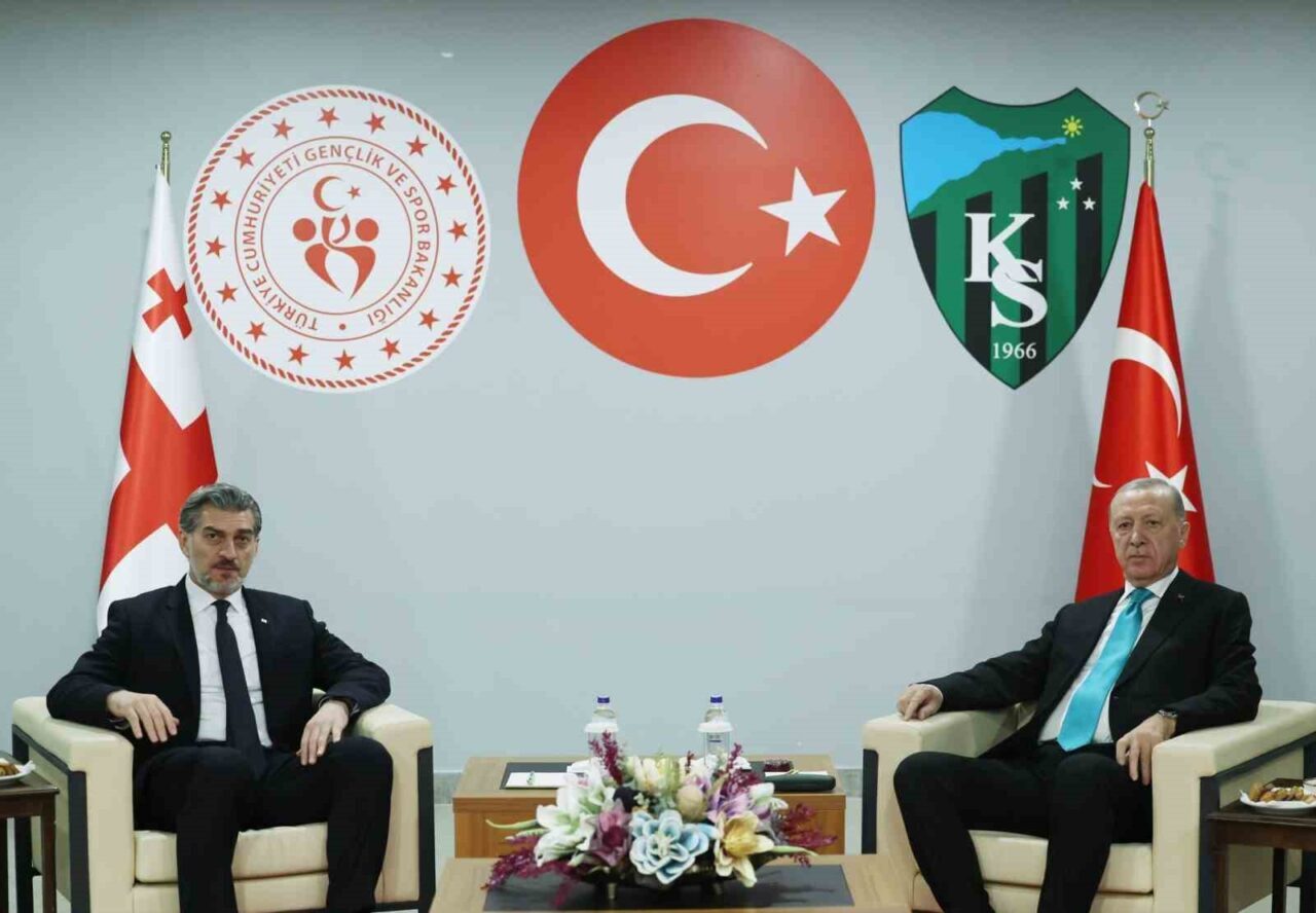 Cumhurbaşkanı Erdoğan, Gürcistan Cumhurbaşkanı Kavelaşvili ile bir araya geldi