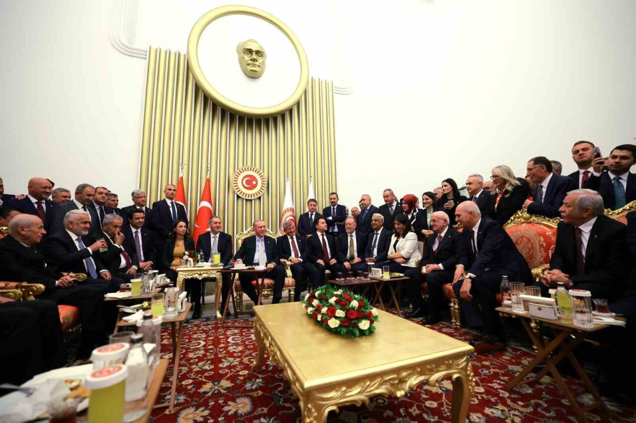 Cumhurbaşkanı Erdoğan, TBMM’de parti lideriyle buluştu
