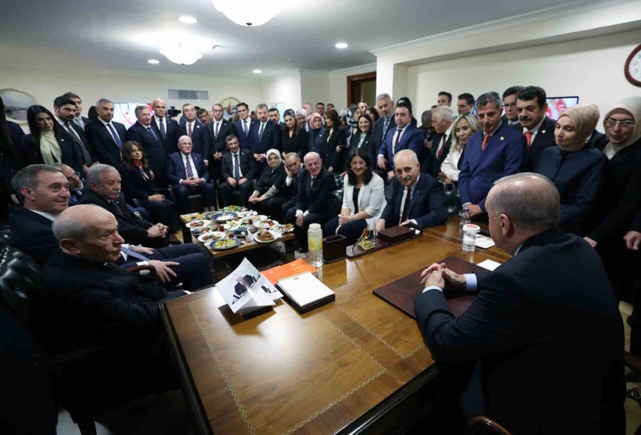 Cumhurbaşkanı Erdoğan, TBMM’de siyasi parti genel başkanları ile görüştü