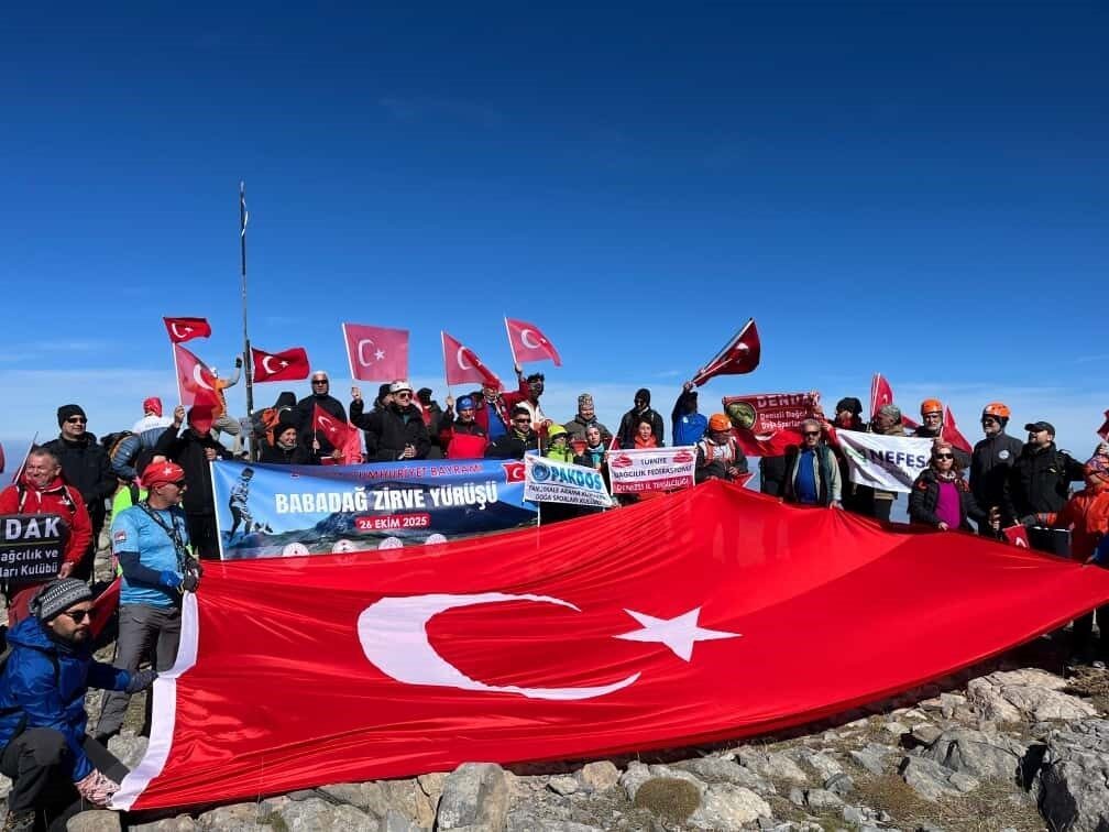 Cumhuriyet coşkusu Babadağ’ın zirvesine taşındı