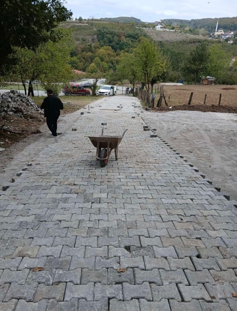 Düzce’de köy iç yollarda kış öncesi son çalışmalar yapılıyor