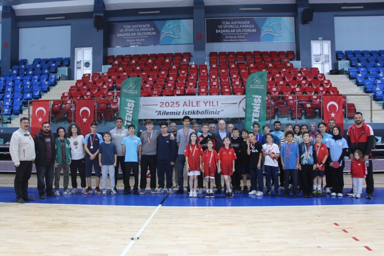 Düzce’de Masa tenisi turnuvasının şampiyonları belli oldu