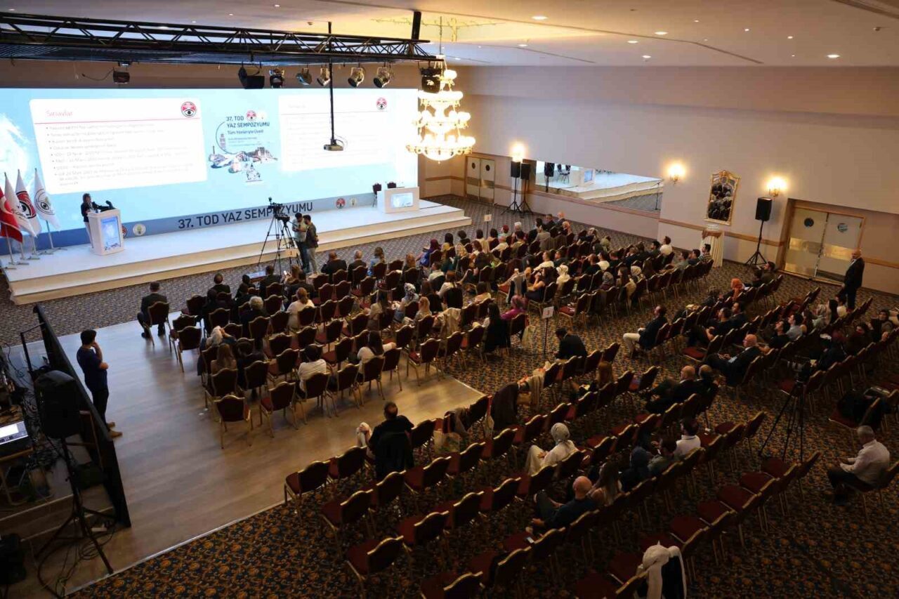 Elazığ’da göz sağlığı sempozyumu: Türkiye’nin dört bir yanından 300 hekim katıldı