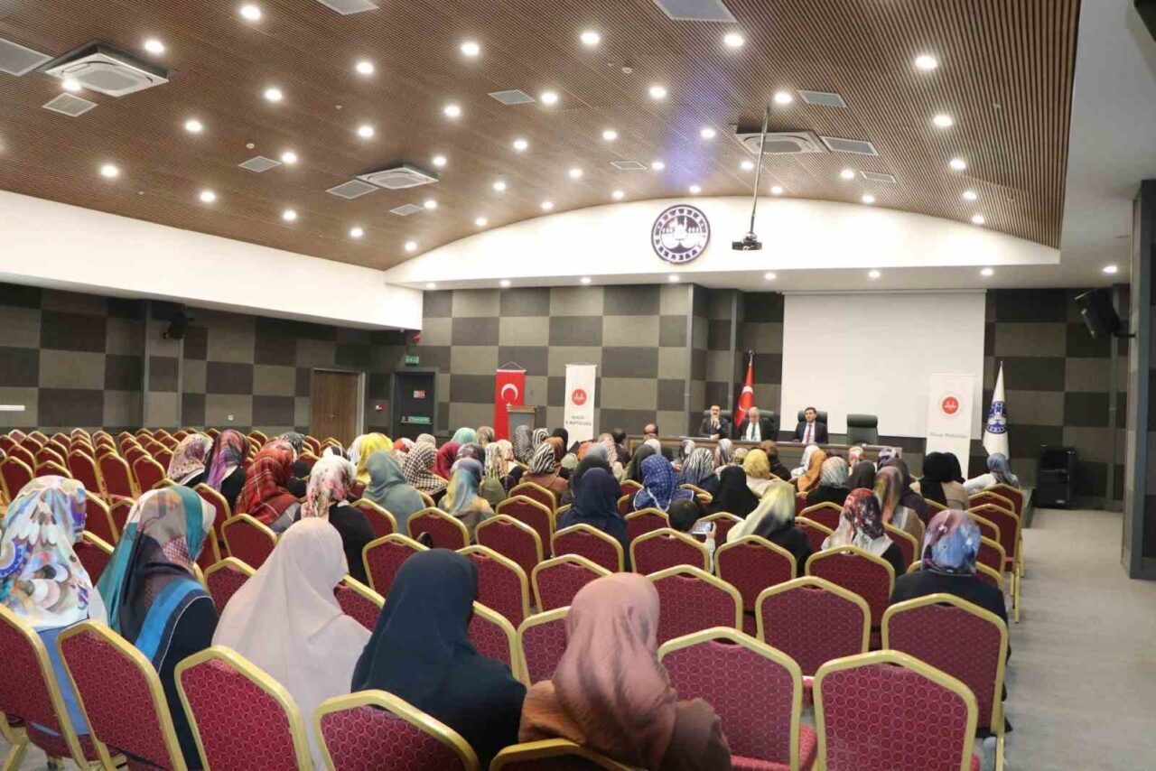 Elazığ’da Kur’an kursu öğreticileri bir araya geldi