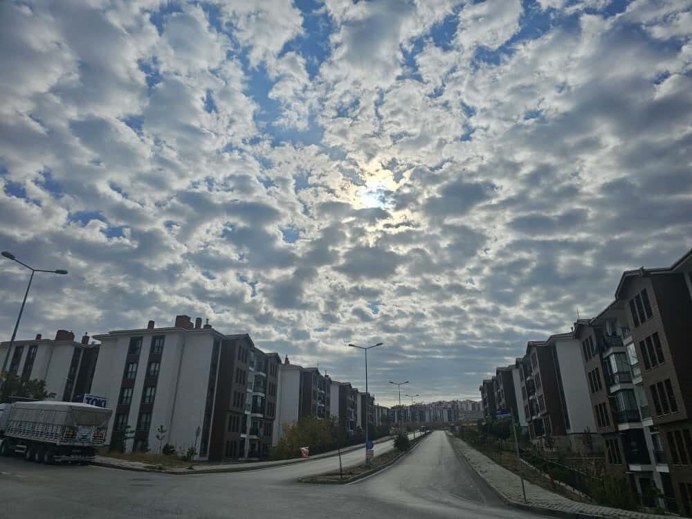 Elazığ’da sirrokümülüs bulutları görsel şölen sundu