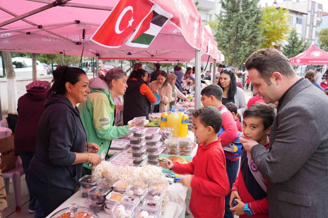 Emirbeyazıt İlkokulu’ndan Gazze’ye "Umut" sergisi