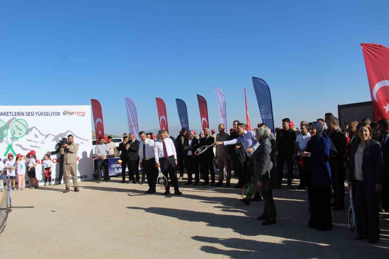 Enerji ve Tabii Kaynaklar Bakanı Bayraktar: "Artık bu dağlarda roket değil, raket sesi var"