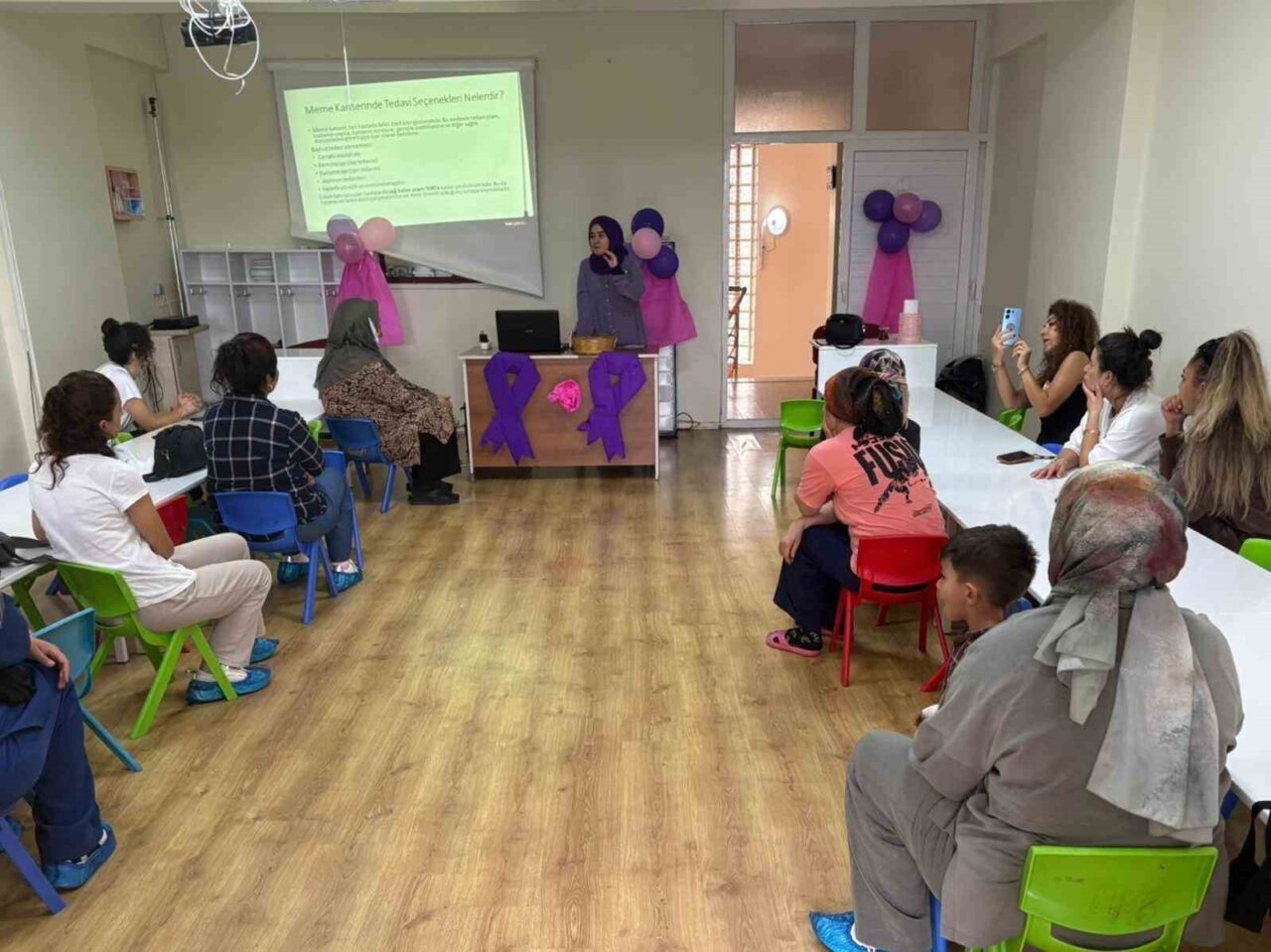 Erdemli’de meme kanseri farkındalık etkinlikleri