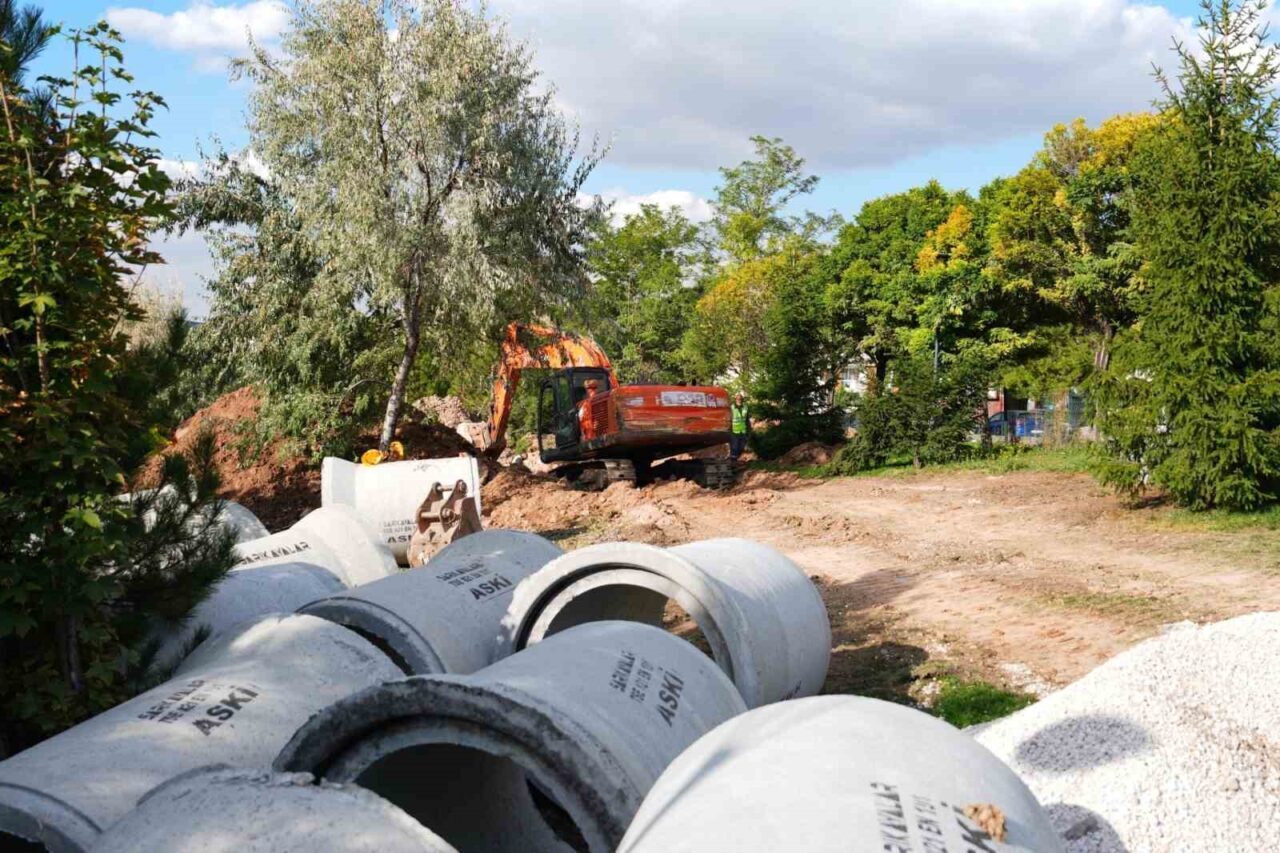 Gölbaşı Belediyesi’nden Alparslan Türkeş Parkı’nda altyapı çalışması