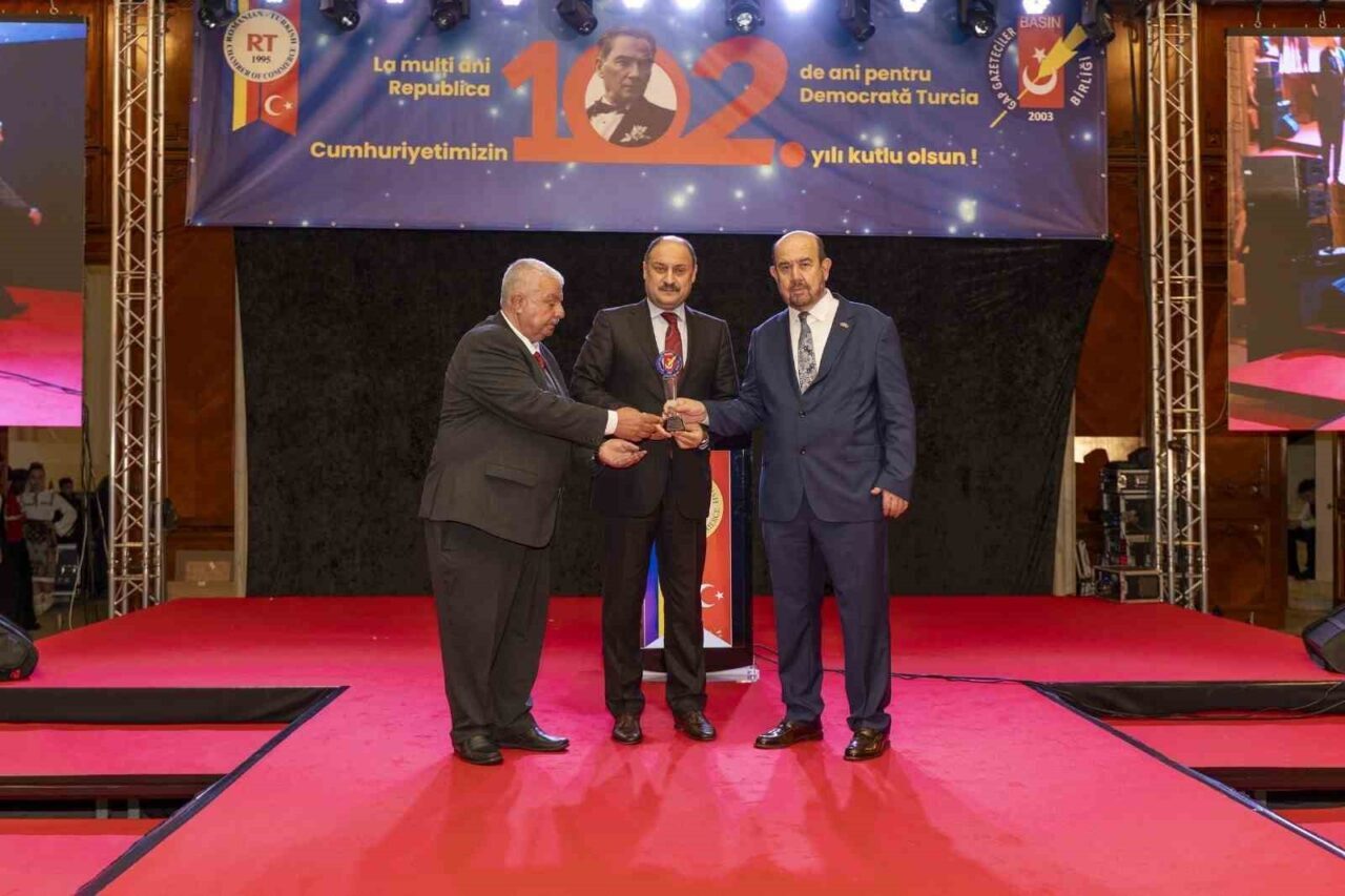 Gülpınar’a  "Yılın en başarılı belediye başkanı" ödülü