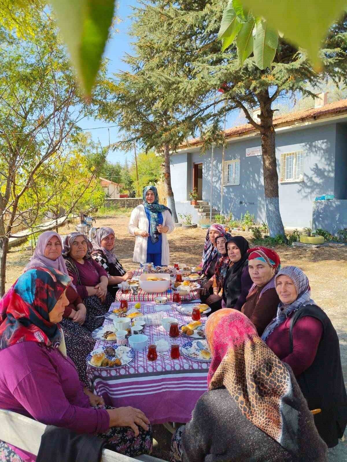 Hatice ebeden çay saatinde sağlık bilgilendirmesi