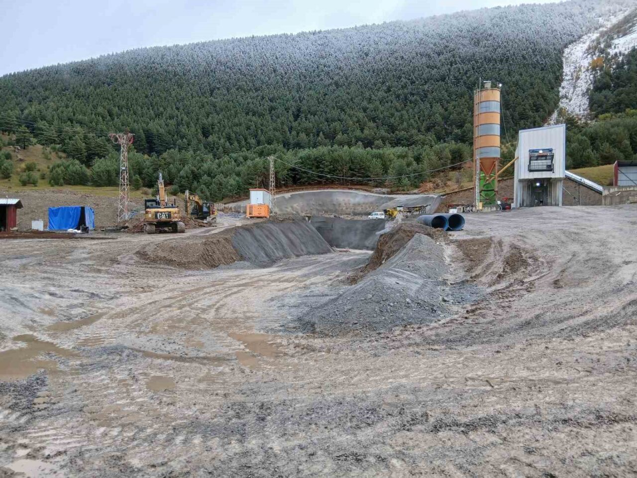 Ilgar dağı tünelinde çalışmalar iki ayrı noktadan sürdürülüyor