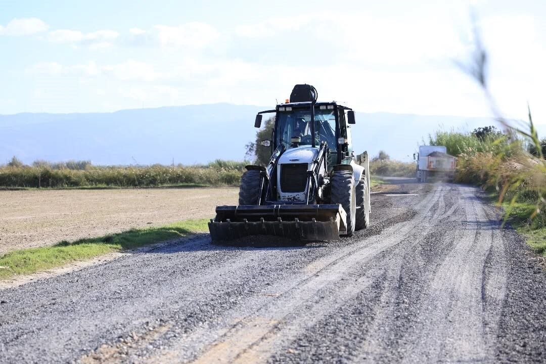 İncirliova Sınırteke’de yol genişletme çalışması yapılıyor