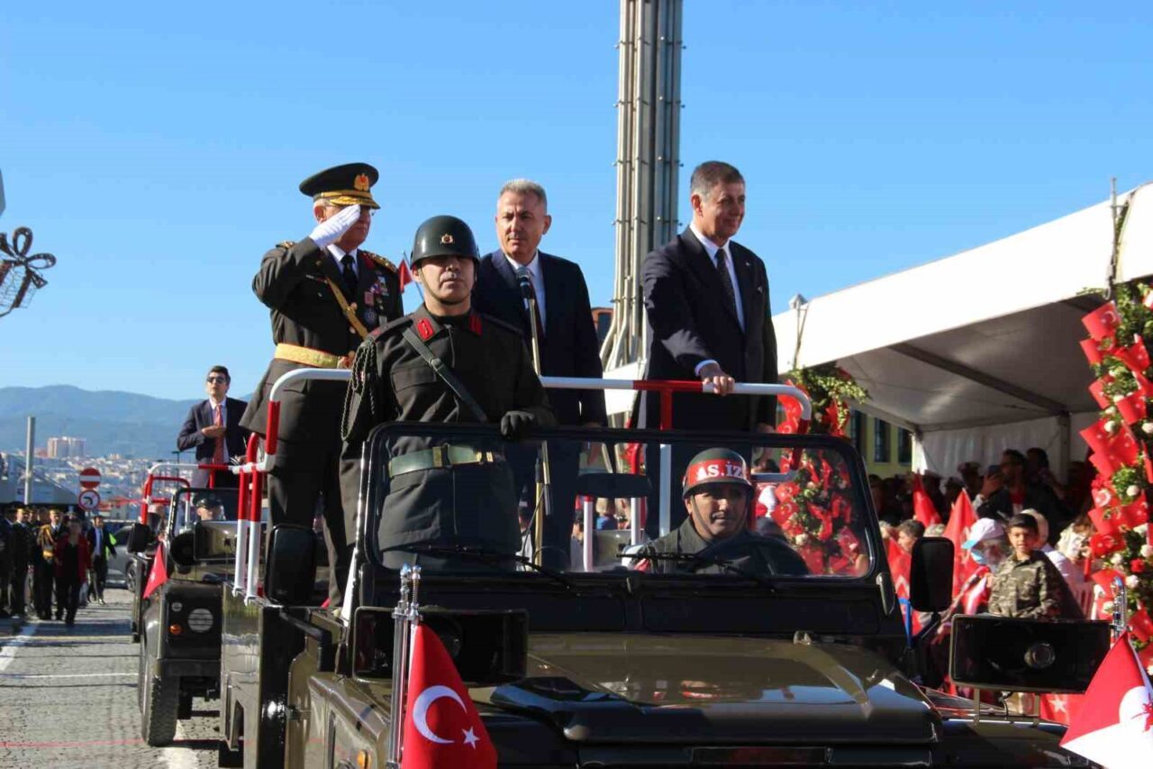 İzmir’de Cumhuriyet Bayramı coşkusu
