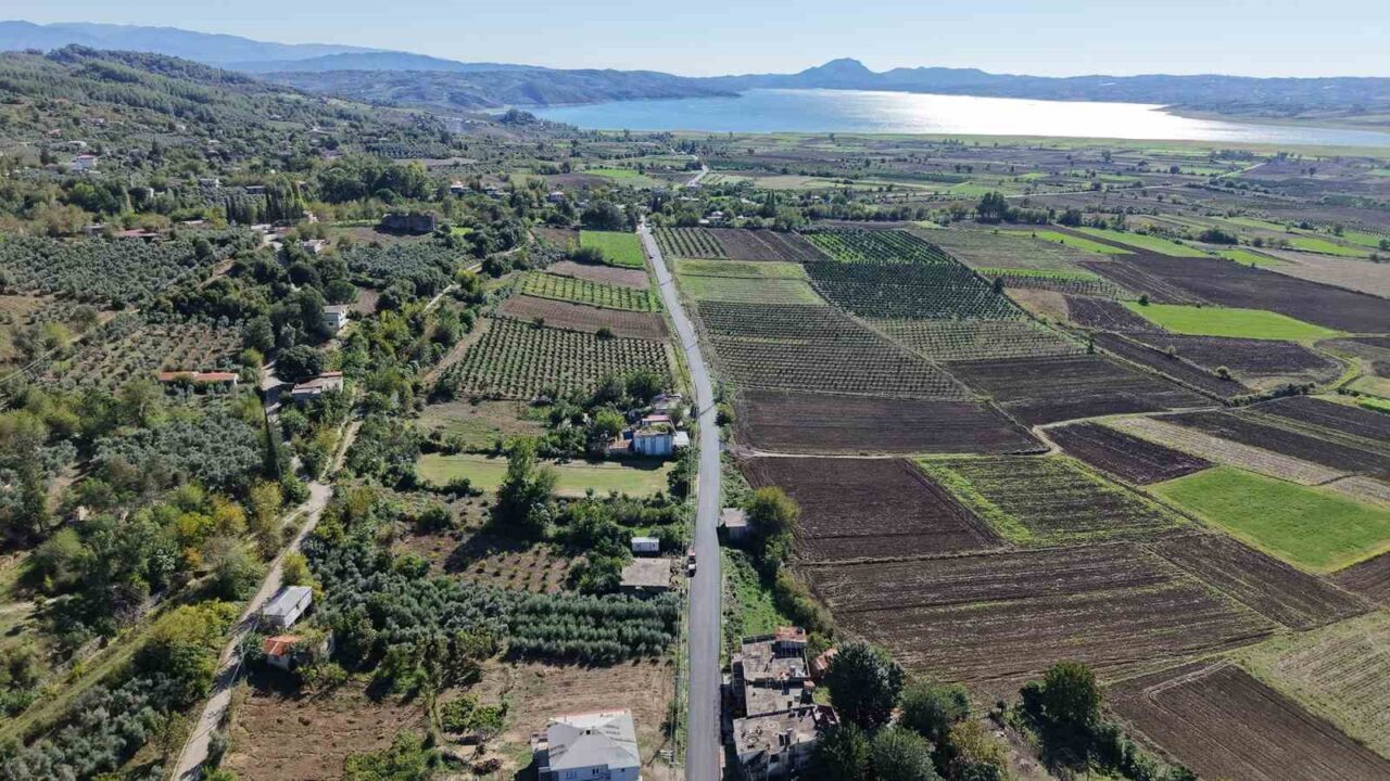 Kahramanmaraş Büyükşehir’den Andırın ve Pazarcık ilçelerine yol yatırımları