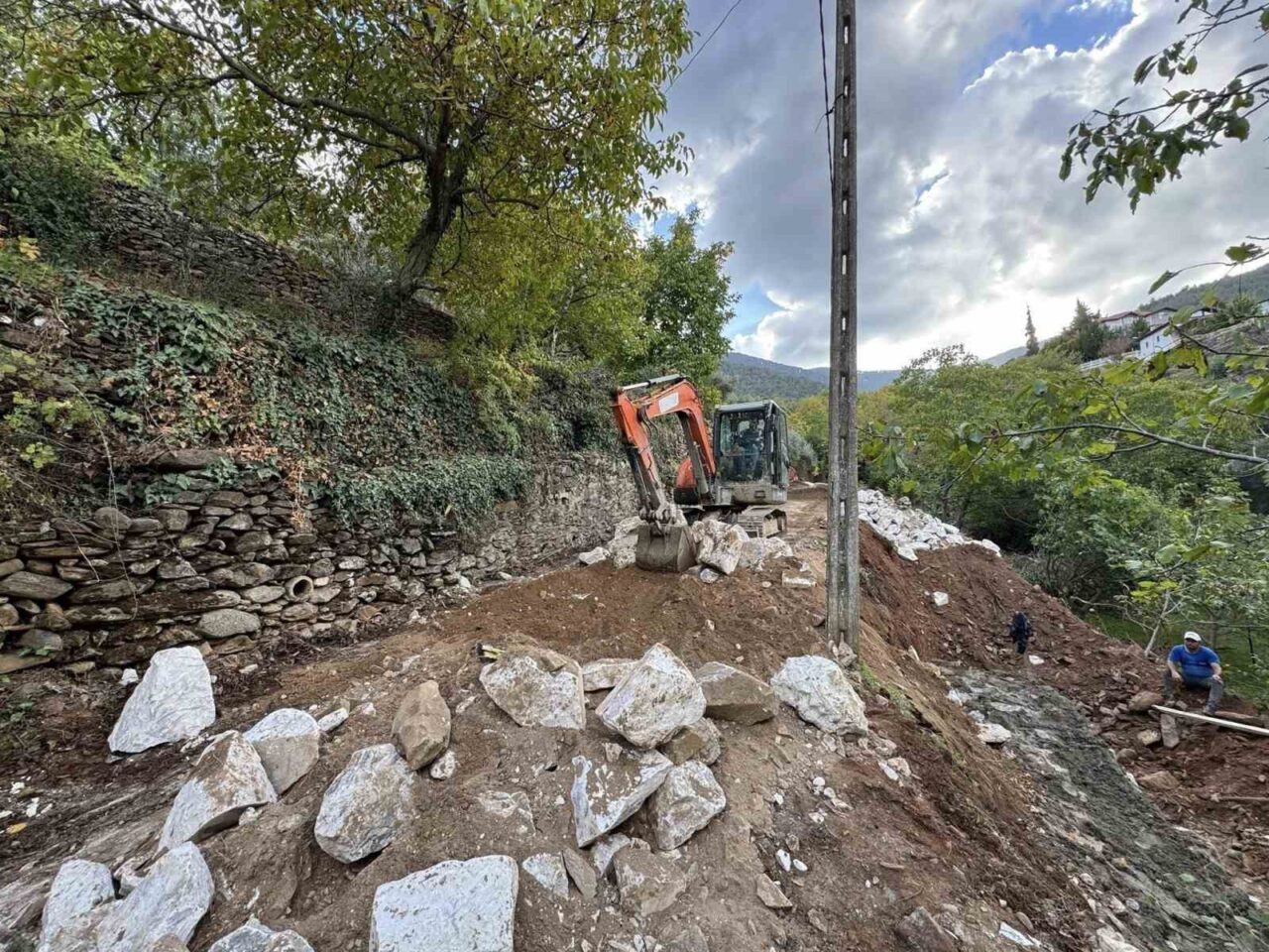 Karacasu Belediyesi’nden yol güvenliği